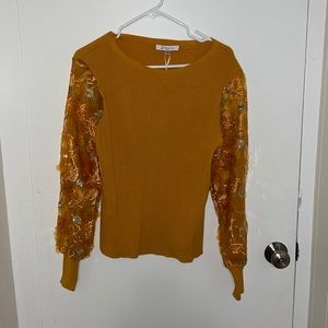 NWT FANCY PUFFY SLEEVE BLOUSE SMALL